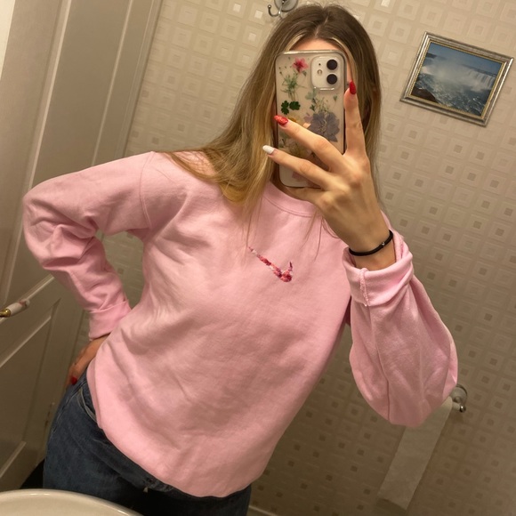 Handmade Floral Check Embroidered Crewneck Sweater | Size Men’s Small - Picture 2 of 3